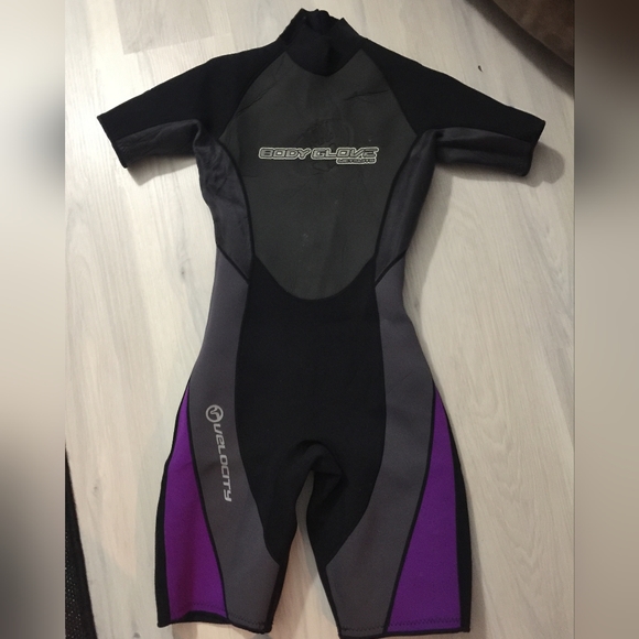 2 body glove wet suites - Picture 4 of 4